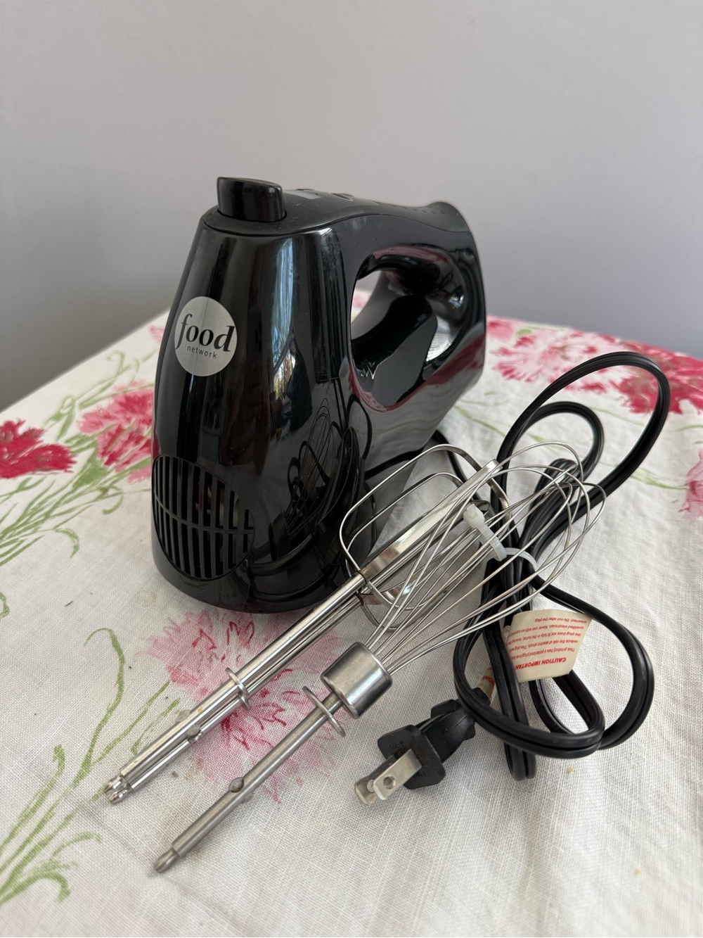 Food Network Handheld Electric Mixer with 2 Beater Attachments & 1 whisker